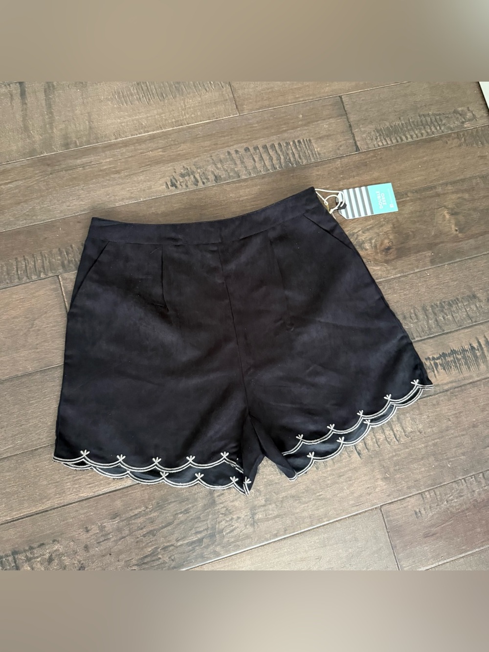 Double Zero Black Scalloped-Hem High Waist Shorts S
